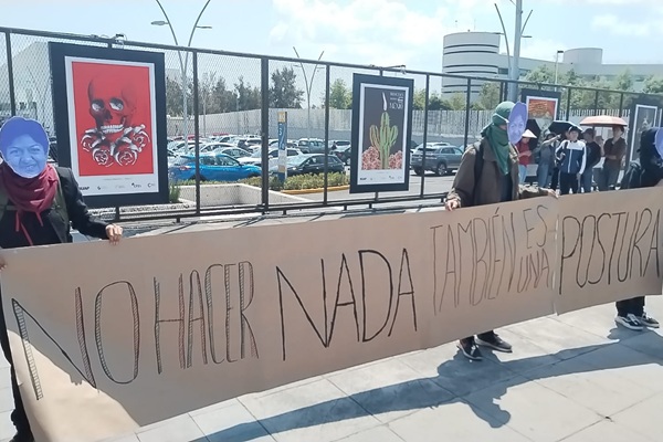 Estudiantes piden reinstalación de paso peatonal en Vía Atlixcáyotl y CCU de la BUAP