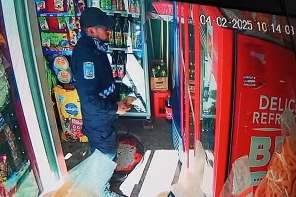 Falso elemento de la Policía Auxiliar asalta tienda de abarrotes en Amozoc, Puebla