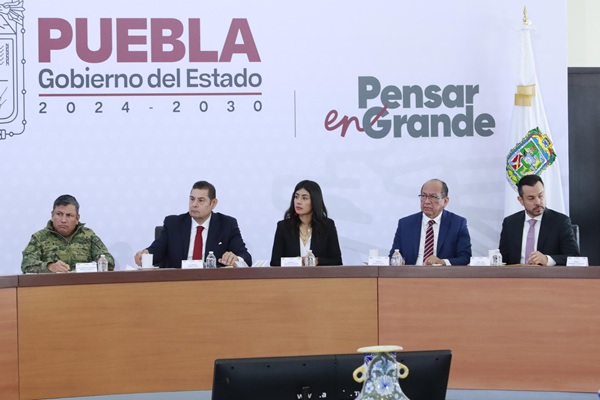 Gobierno de Puebla apoya a 301 migrantes deportados en su regreso al país