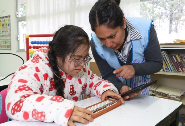 La SEPE-USET ampliará la cobertura de educación especial en 300 escuelas
