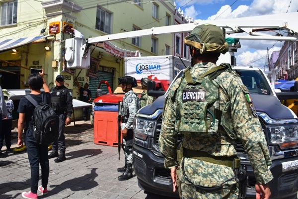 Marina, Guardia Nacional y Ejército retiran 19 cámaras de vigilancia instaladas con fines ilícitos en el Centro Histórico