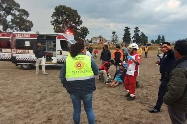 Rayo cae durante entrenamiento de fútbol en Chiautempan; hay cuatro menores y un adulto lesionados