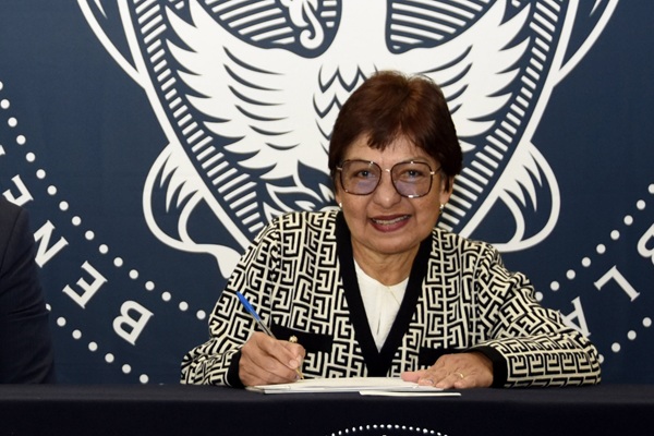Rectora de la BUAP firma pronunciamiento de ANUIES