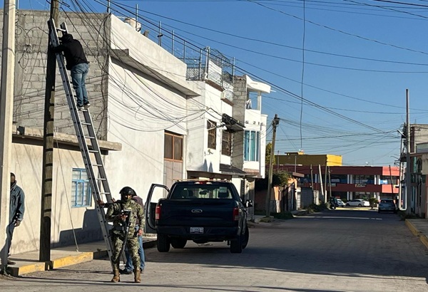 Retiran SSC y Marina cámaras de videovigilancia instaladas de manera ilegal en Apizaco
