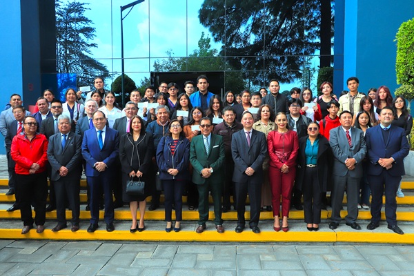 UATx Reciben 3,416 estudiantes beca institucional