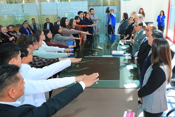 UATx | Toma protesta Rector a nuevo comité estudiantil de la FEUAT