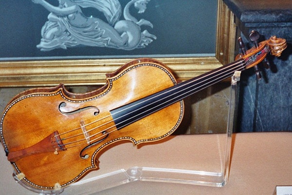 Violín Stradivarius de 1714 en subasta podría romper récord como el instrumento musical más valioso de la historia