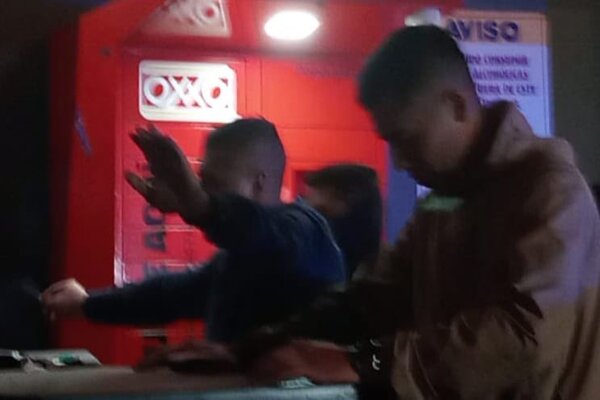 Detienen a tres policías municipales ebrios y haciendo disparos al aire en Bosques del Pilar