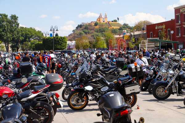 Mega Rodada Cholula 2025: participan más de 2 mil motociclistas en la Plaza de la Concordia