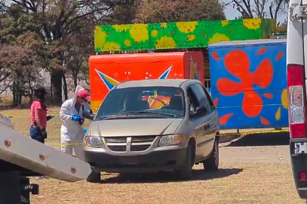 Abandonan camioneta con cadáver y disparos frente al fraccionamiento El Puente del municipio de Amozoc