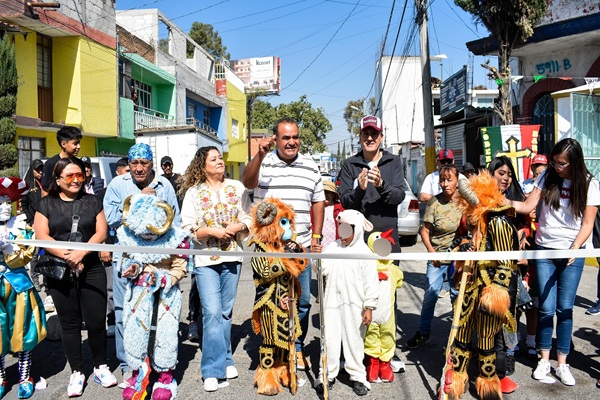 Acude Pepe Chedraui al corte de listón para el inicio del Carnaval de San Baltazar Campeche