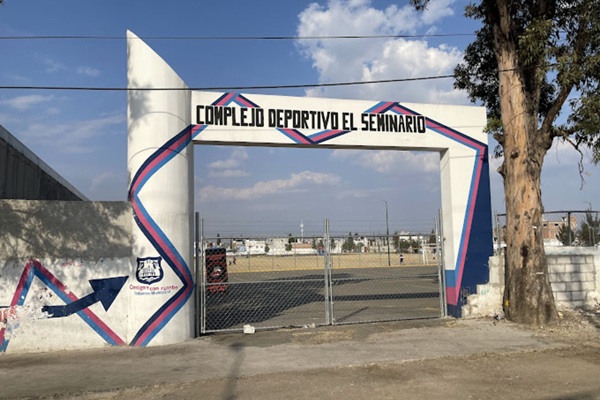 Ayuntamiento de Puebla retira mallas y bardas en Campos de Seminario; promete que seguirá teniendo uso deportivo