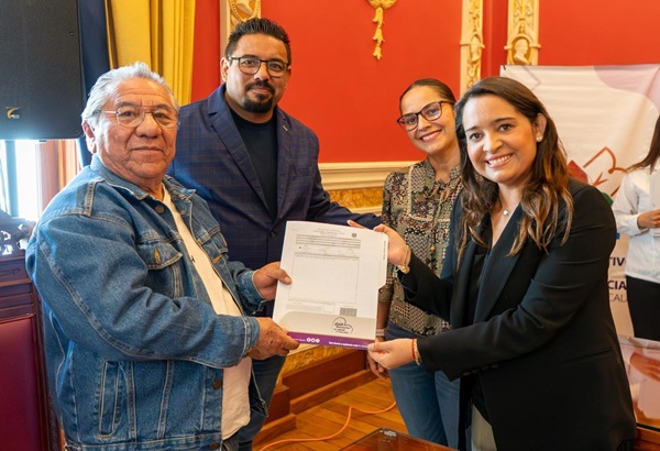 Comité Consultivo de Bienestar Tlaxcala entrega resoluciones de actas de nacimientos