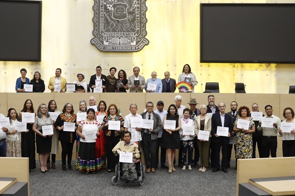 Conmemora Congreso de Puebla Día Mundial de la Poesía con lectura colectiva