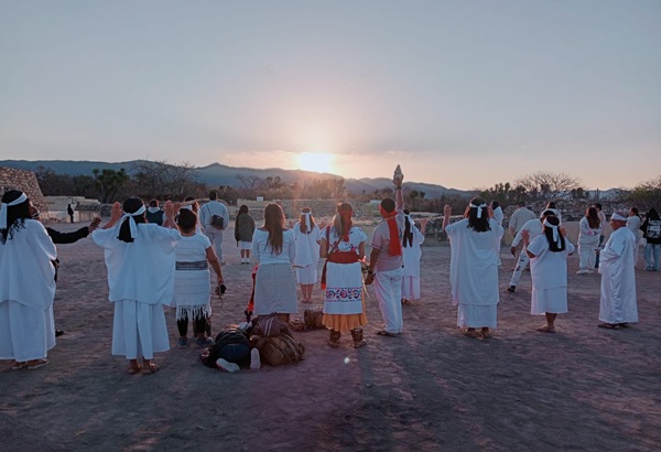 Critican celebración del Equinoccio de Primavera en la zona arqueológica Ndachjian de Tehuacán 