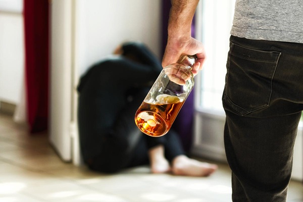 El consumo de alcohol es un detonante que incrementa la violencia de género