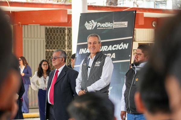 Entrega Pepe Chedraui techado escolar en la Secundaria General No. 13 Ignacio Manuel Altamirano