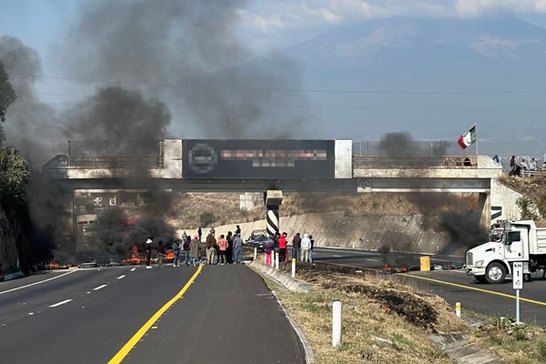 FGE abre investigación por bloqueo de mas de 12 horas en carretera y autopista Puebla-Atlixco