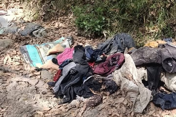 Hallan cadáver al fondo de una barranca cubierto con costales y ropa en Teolocholco