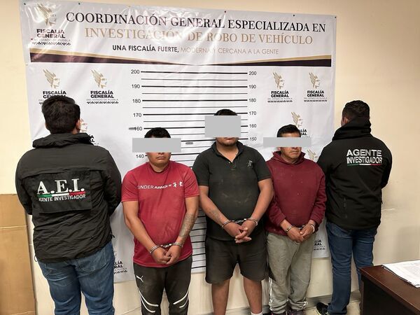La FGE de Puebla confirmó la aprehensión de estas personas y el decomiso de 19 cajas de electrodomésticos, cartuchos útiles y pastillas psicotrópicas.