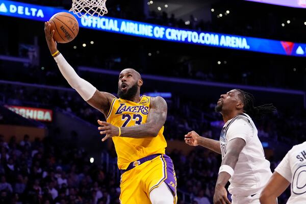 La superestrella de los Lakers, LeBron James, se convirtió el martes por la noche en el primer jugador de la NBA con 50,000 puntos.