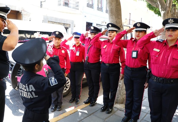 Maribel, de 8 años, se convierte en policía y titular de la SSC en Tlaxcala por un día