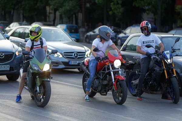 Motociclistas en México usa cascos que no cumplen estándares de seguridad ITDP México