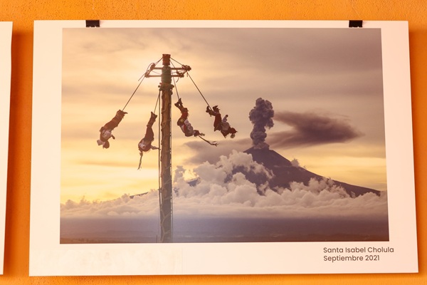 No te pierdas la exposición fotográfica Ceremonia de los Voladores, en el centro Cultural San Roque de Puebla
