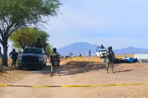 Mientras la FGR cateaba el rancho, la Guardia Nacional y el Ejército brindaron seguridad. El lugar sería otro punto de adiestramiento