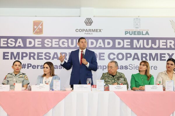 El gobernador Alejandro Armenta encabezó una Mesa de Seguridad con integrantes de Coparmex, en la 25 Zona Militar