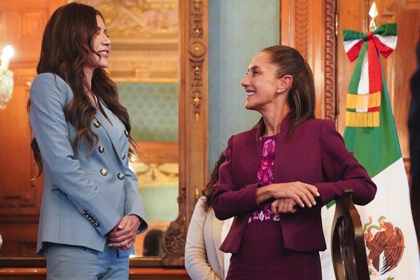 Recibe presidenta de México a la secretaria de Seguridad Nacional de los Estados Unidos