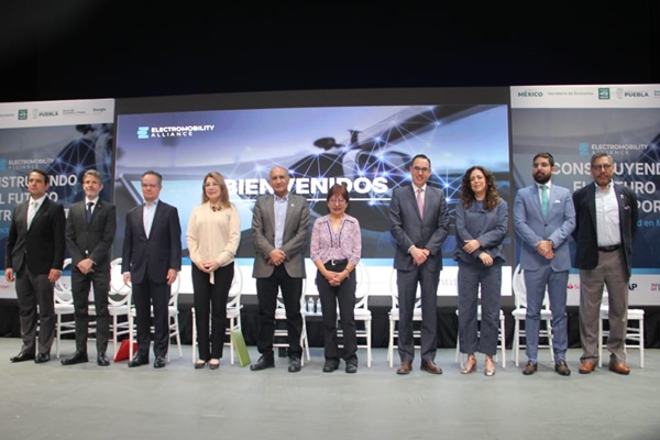 Revisan el futuro de la electromovilidad en el transporte de Puebla