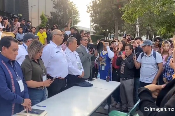 Se realiza mesa introductoria entre estudiantes y Comisión Institucional; habría 11 mesas de diálogo