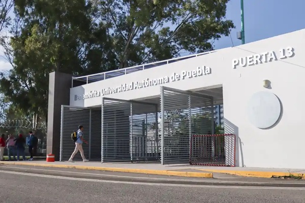 Tres estudiantes tramitan amparo para poder reactivar procesos de titulación e ingreso a la BUAP