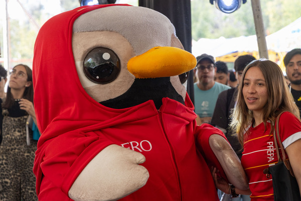 La mascota Xavi Bebé pretende remarcar la ternura y la juventud que hacen falta en medio de un mundo líquido, convulso y adultocentrista