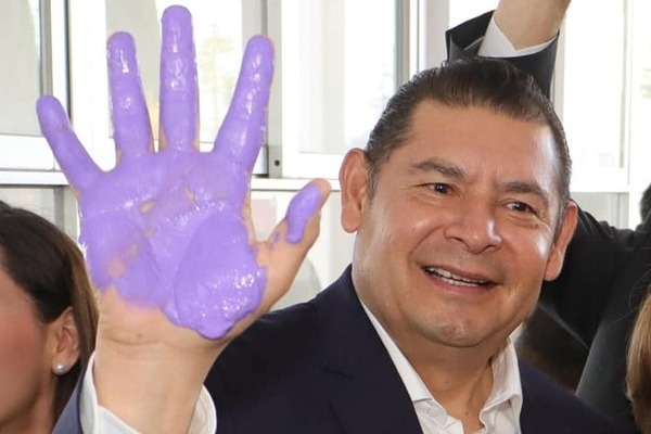 Alejandro Armenta ofrece disculpa por atropellos y omisiones de la autoridad contra mujeres y niñas