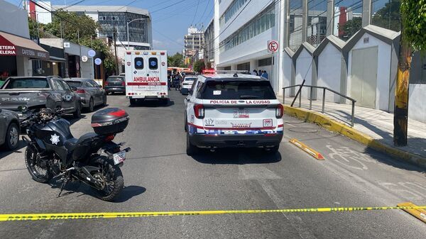 Iban por la calle 23 sur, cuando el conductor tuvo un conflicto vial con el motociclista y se le emparejó y le disparó en el hombro.