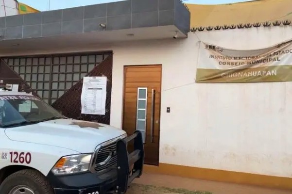 Intentan incendiar sede del IEE Puebla en Chignahuapan, a unas horas de la elección extraordinaria