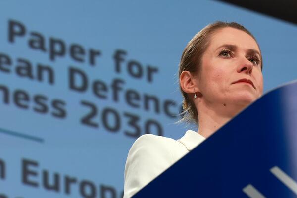 La UE presentó un Libro Blanco sobre defensa, afirma que Rusia representa una "amenaza fundamental" para la seguridad de Europa.
