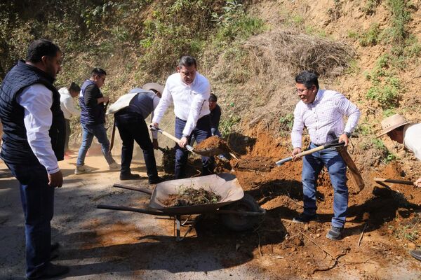 Armenta realiza octava Faena Comunitaria, durante semana 11 de administración, en Tetela