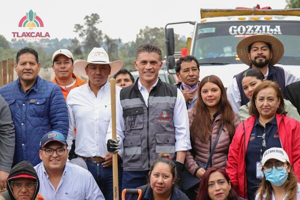 Edil de Tlaxcala, Alfonso Sánchez, realiza faena de limpieza en río Zahuapan por Día Mundial del Agua