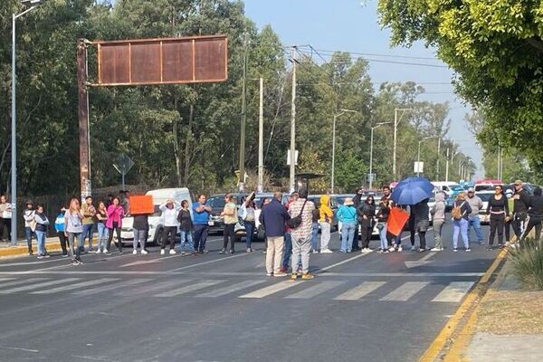 CAOS VIAL | Padres y madres de la primaria Fernando Ximelo de  Romero Vargas bloquean Forjadores y Zavaleta