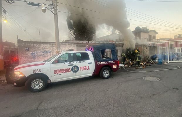 Genera alarma en Puebla incendio de casa abandonada en la 48 poniente y 9 norte