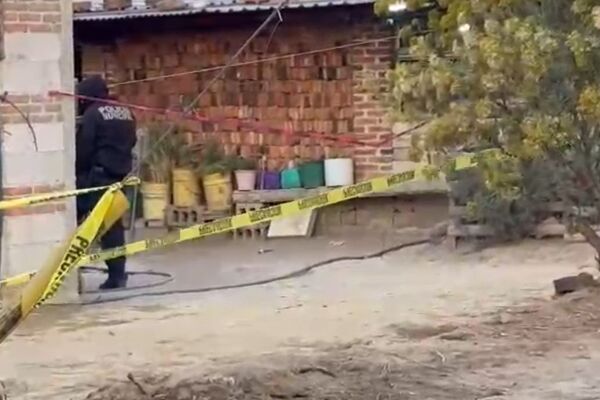 Elementos de la Policía Municipal de Juan C. Bonilla fueron los primeros en arribar al domicilio y acordonaron toda la zona.