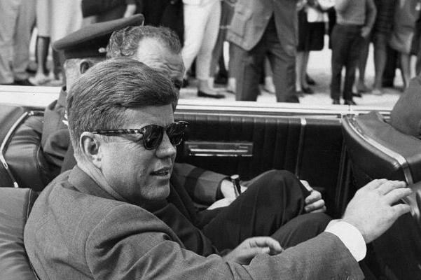 La mayoría de los archivos difundidos sobre el presidente John F. Kennedy, son escaneos de documentos, también hay fotos y audios