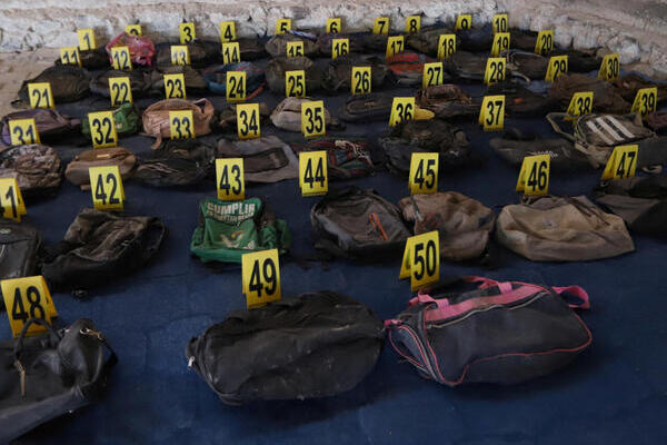 Dicha lista de indicios publicada por la Fiscalía podrían permitir a familias en busca de sus seres queridos identificar pertenencias