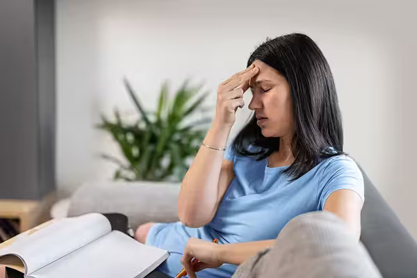 Aunque muchas personas sufren de migraña, el tratamiento sigue siendo un desafío, por lo que la ACP hace un par de recomendaciones
