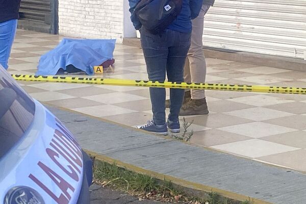 Matan a puñaladas a Ulises N., de 40 años frente a Plaza Solé, en la ciudad de Puebla