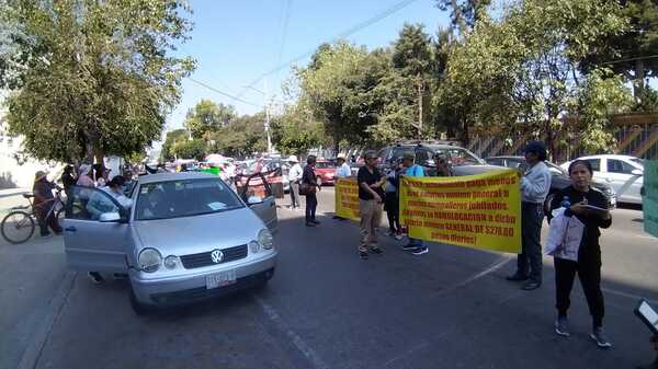 Jubilados de la BUAP piden respeto a derechos laborales, en su sueldo no se refleja la alza del salario mínimo oficial