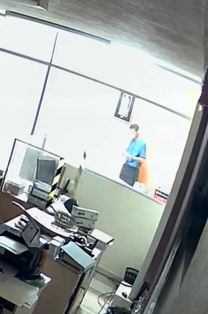 A través de redes sociales se denunció que un sujeto ingresó a la Parroquia Nuestra Señora de Guadalupe para robar sobres con dinero